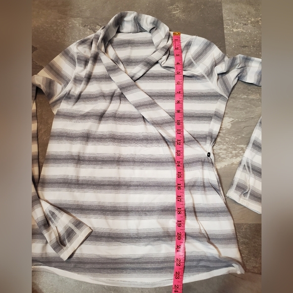Lululemon Radiant long sleeve top. Striped grey and white. Size 6. Faux wrap. - Picture 6 of 10